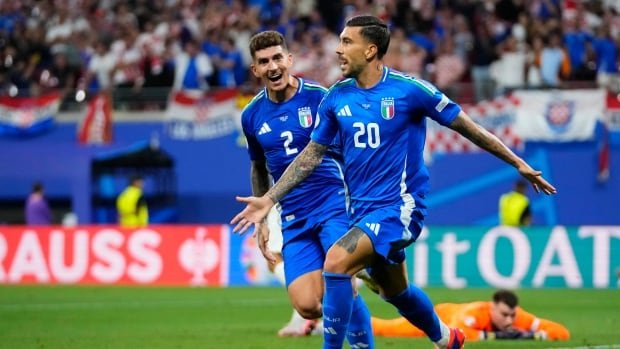 Zaccagni scores in injury time for Italy to advance at Euro 2024 with draw vs. Croatia