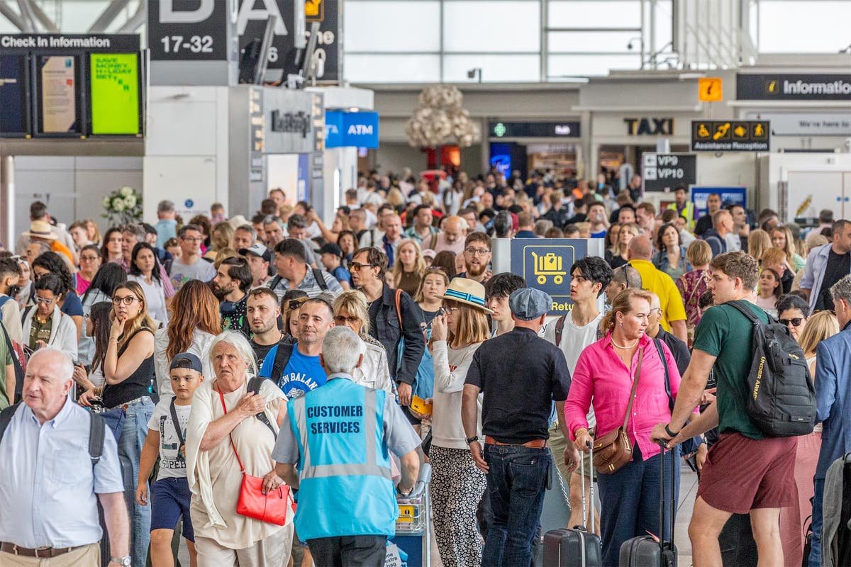 75000 British holidaymakers hit as IT calamity cancels almost 500 UK flights