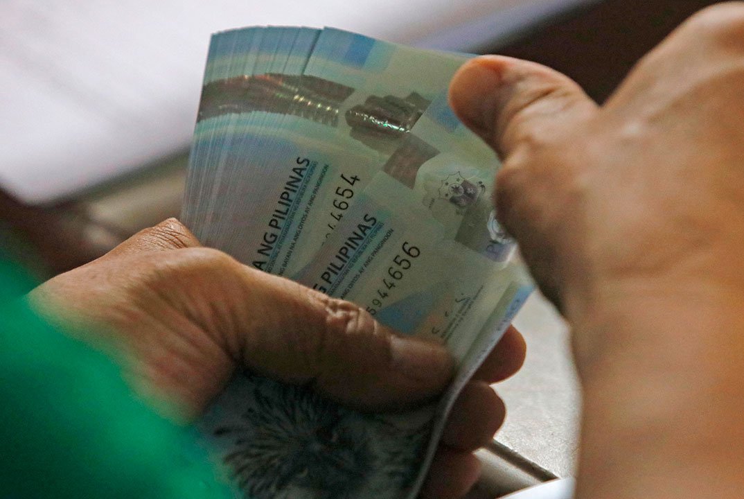 Peso weakens on rate cut talk