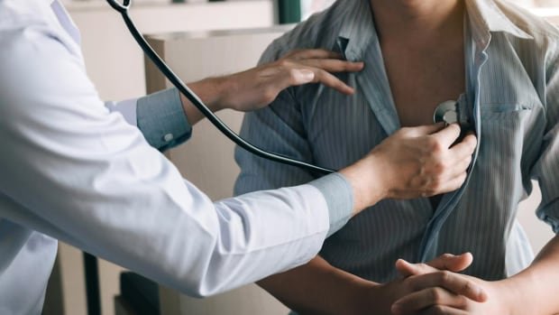 Record number of Quebec doctors left public system in last year