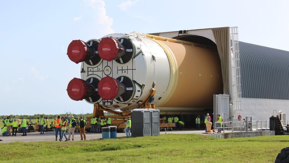 Watch NASA’s massive Artemis 2 rocket core stage arrive in Florida (video, photos)