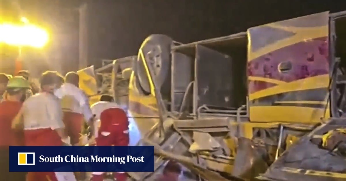 Iran bus crash kills 28 Shiite pilgrims from Pakistan