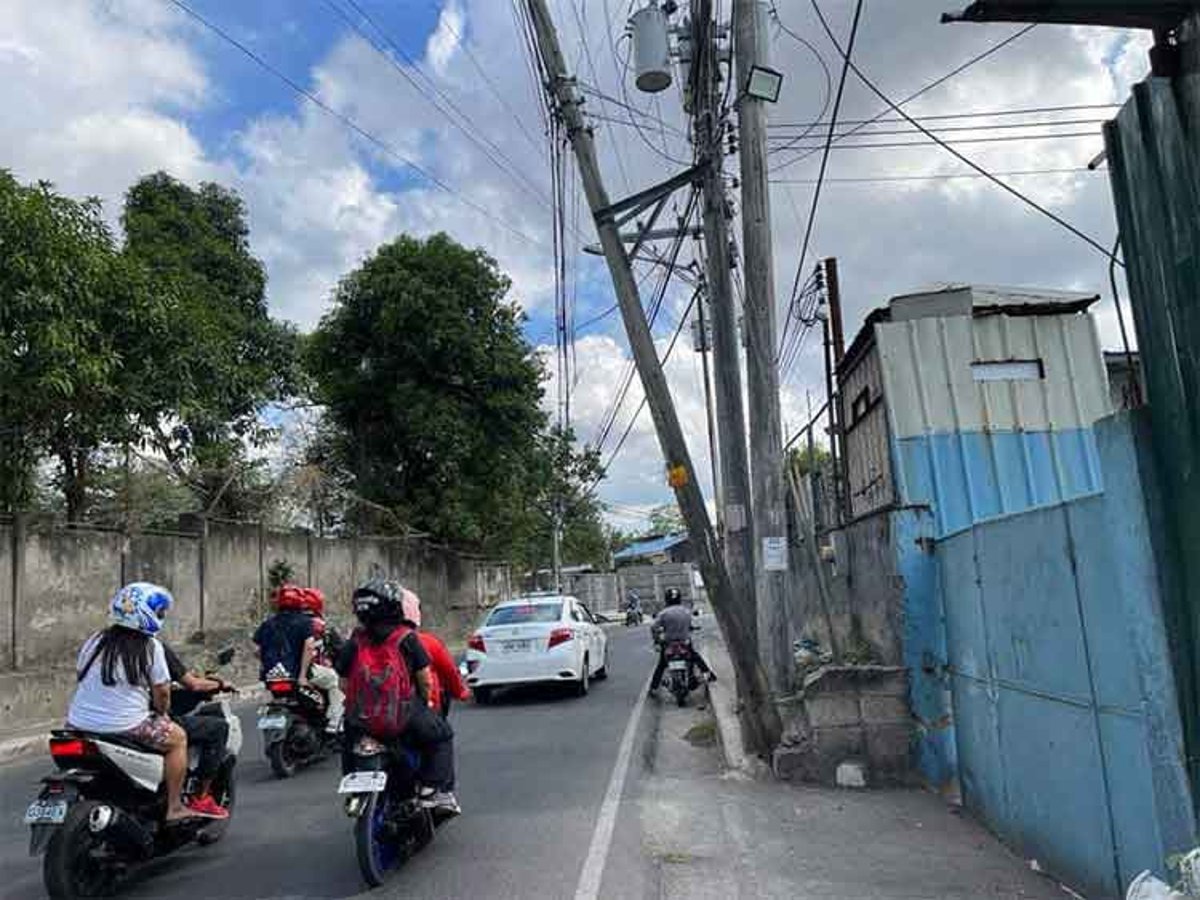 Leaning post on Happy Valley Street