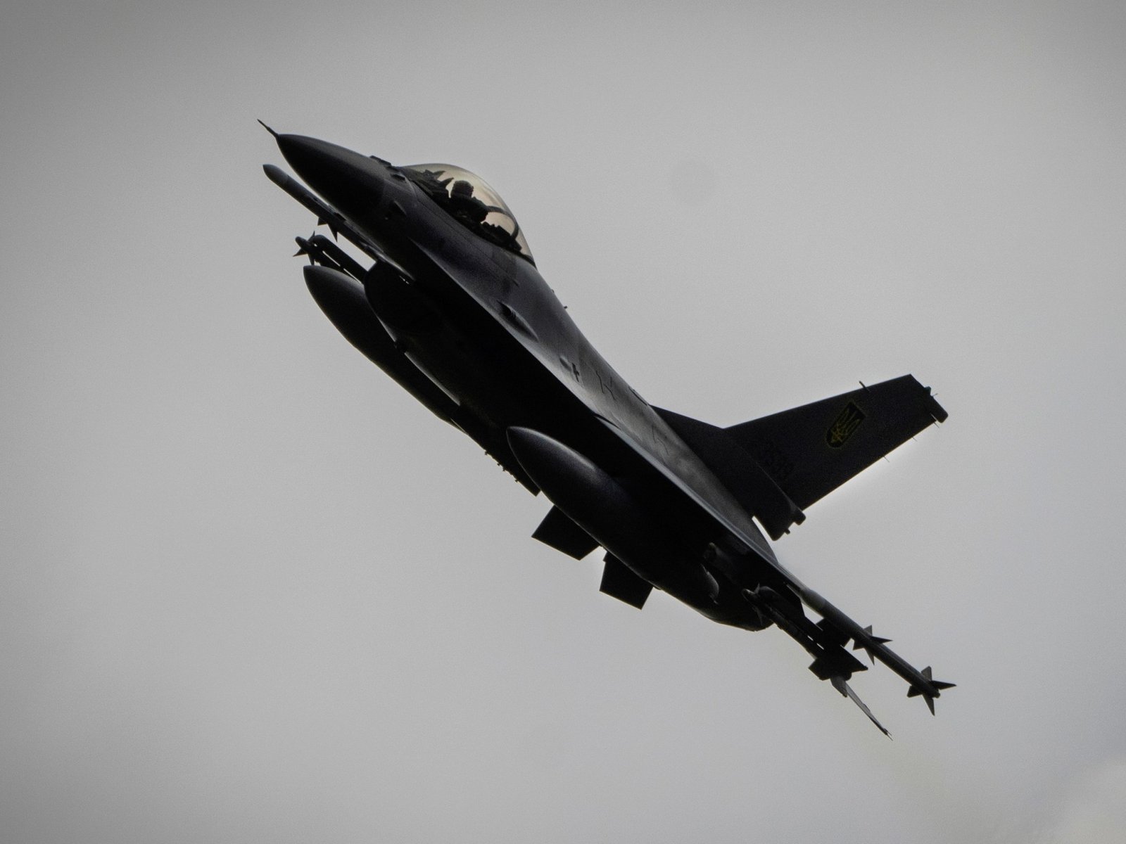 Ukraine says US-made F-16 fighter jet crashed, killing pilot | Russia-Ukraine war News