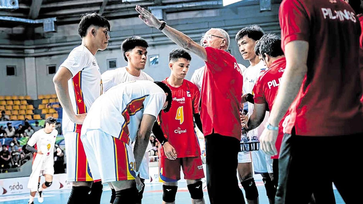 Antonio Frigoni (with glasses) is pointing his squad toward the World Championships. —CONTRIBUTED/SAVA