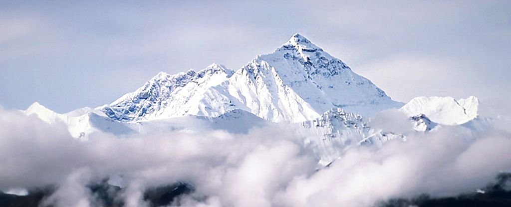 An Act of River ‘Piracy’ Could Explain Why Everest Grew So Tall : ScienceAlert