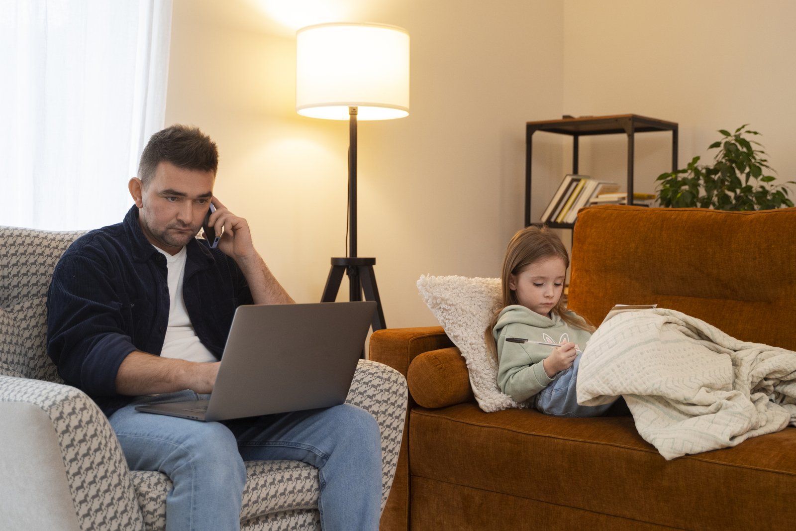 Children’s Screen Time Mirrors Parents, Excessive Use Affects Language Skills: Study