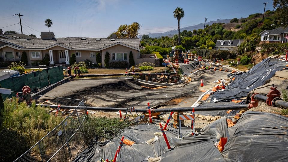 Severe landslide damage on Dauntless Drive near the Portuguese Bend Community, Rancho Palos Verdes, on September 1, 2024. - Jason Armond/Los Angeles Times/Getty Images