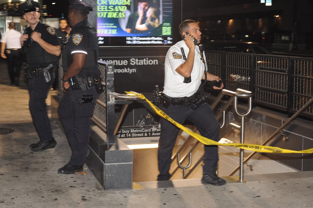 Man stepping off subway train stabbed in back by stranger at Manhattan station