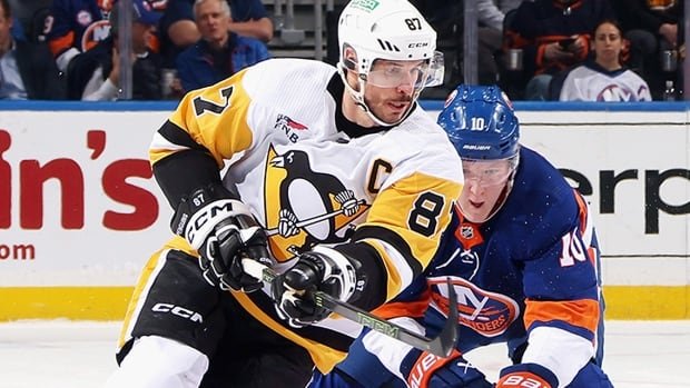 Sidney Crosby signs 2-year extension with Penguins for his usual $8.7M US per