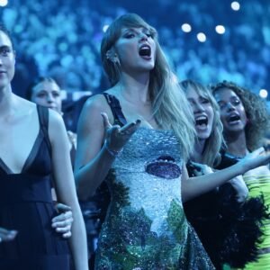 Taylor Swift Makes History With Artist of the Year Win