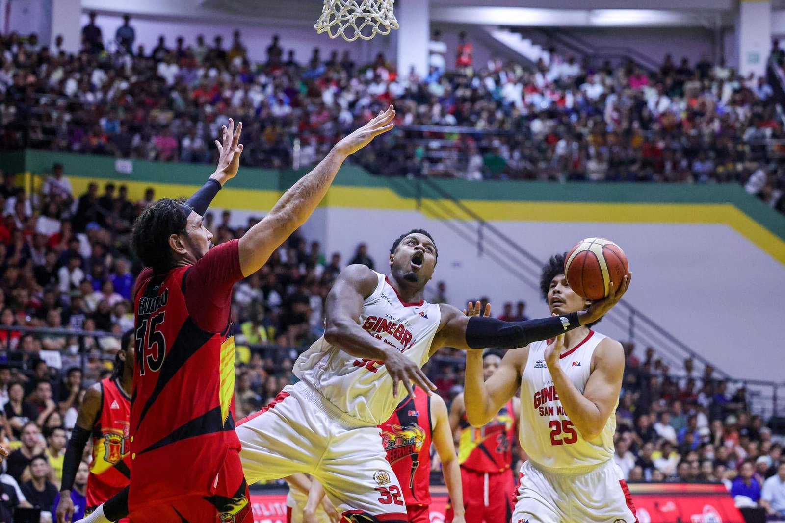 Justin Brownlee in Game 3 of the PBA Governors' Cup semifinals between Ginebra Gin Kings and San Miguel Beermen.