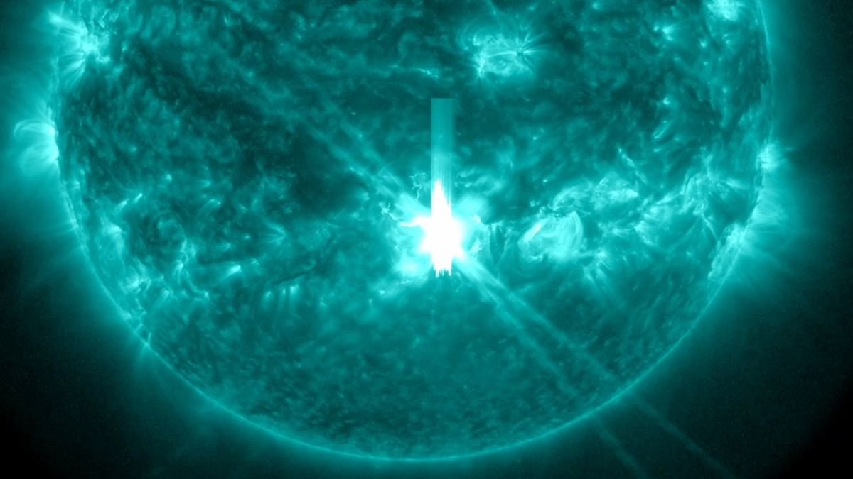 x flare eruption on october 3, 2024