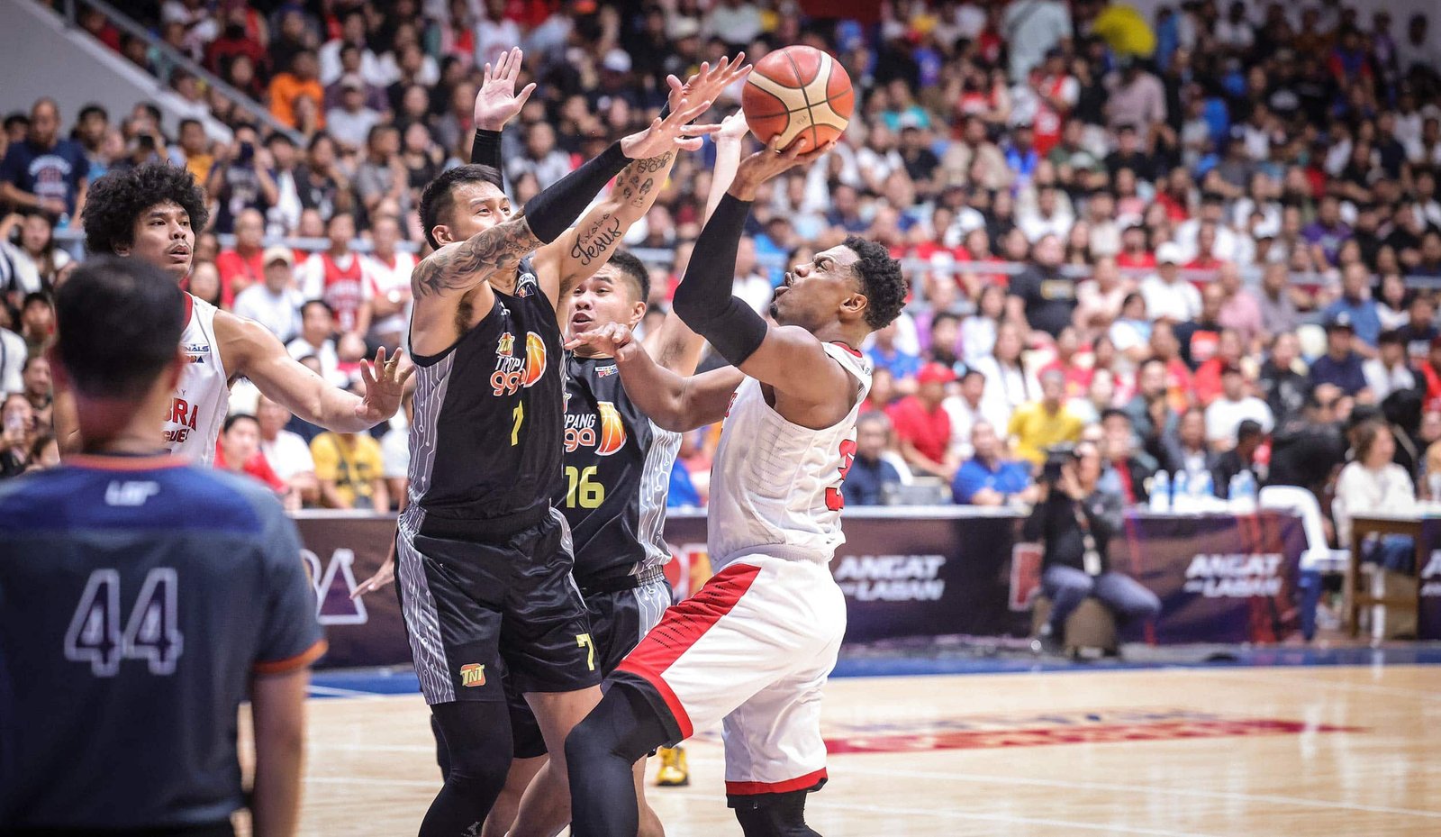 Justin Brownlee Ginebra PBA Finals Game 1