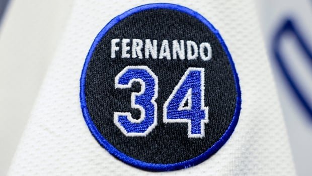 Dodgers to wear Fernando Valenzuela uniform patch during World Series and next season