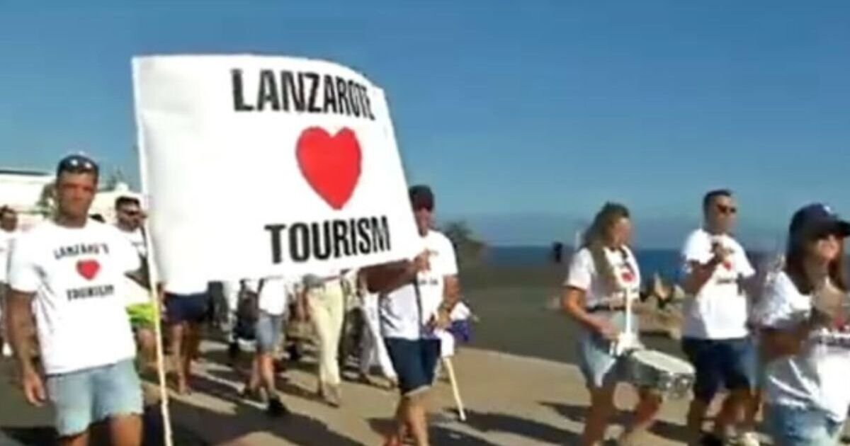 Hundreds in Lanzarote stage 'we love tourism' rally hours after Canary Islands protests | World | News