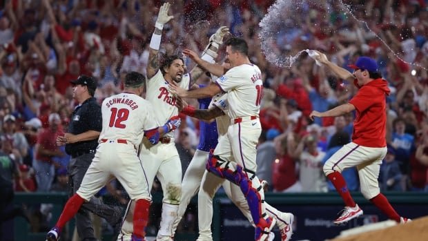 Phillies’ Castellanos plays the hero with game-winning single in 9th to beat Mets