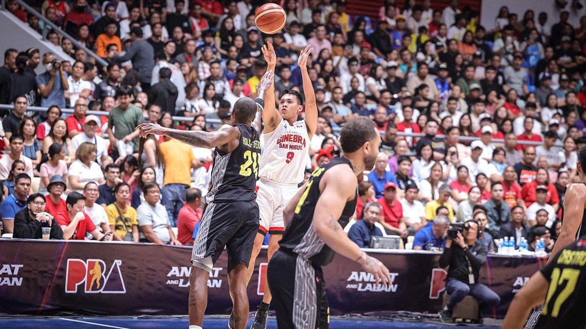 Rondae Hollis-Jefferson (left) and the Tropang Giga had a hand in the poor shooting of Barangay Ginebra in Game 1. —PBA IMAGES