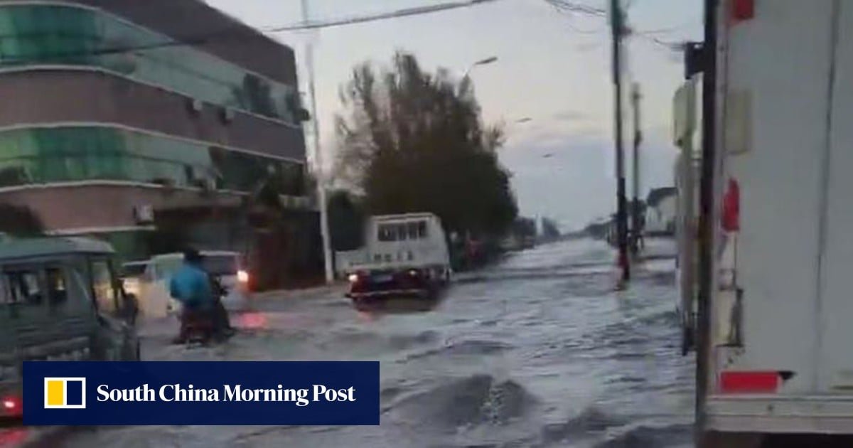 What caused an unexpected, record-setting tidal event on China’s east coast?