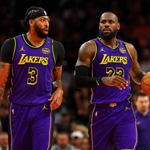 Los Angeles Lakers forward Anthony Davis (3) and forward LeBron James NBA