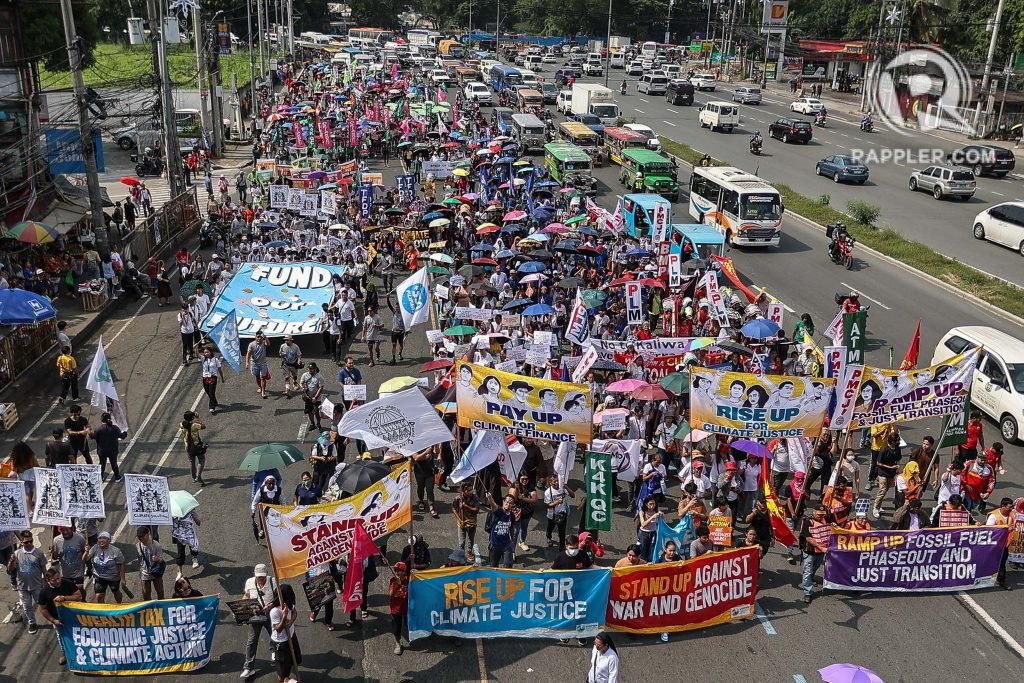 As world leaders join the #COP29 summit in Azerbaijan, climate activists and environmental advocates in the Philippines march along Elliptical Road in