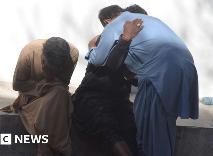 At least 25 killed in explosion at Pakistan railway station