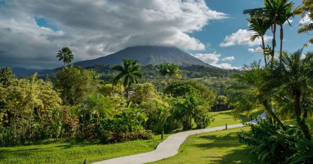 Costa Rica holiday chaos as Foreign Office warns 'do not travel' | World | News