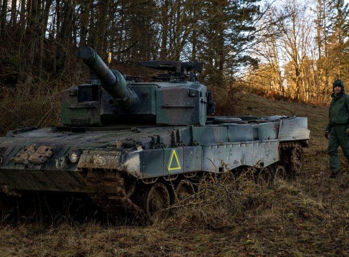 Czech Army tanks: T-72M4 CZ vs Leopard 2A4