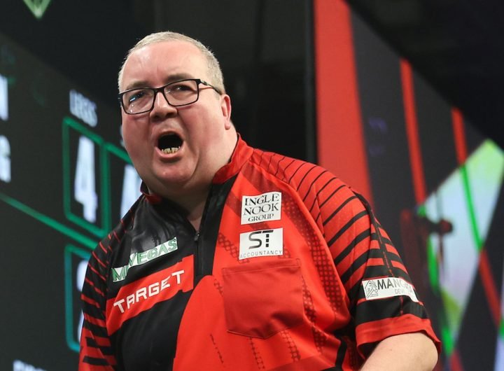 Grand Slam of Darts 2024: Stephen Bunting salutes crowd after advancing to last 16 on night of shocks | Darts News