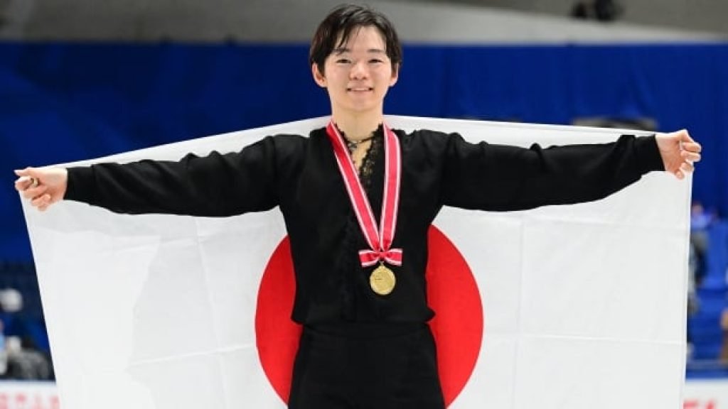 Kagiyama recovers from early fall to defend title at NHK Trophy with strong free skate