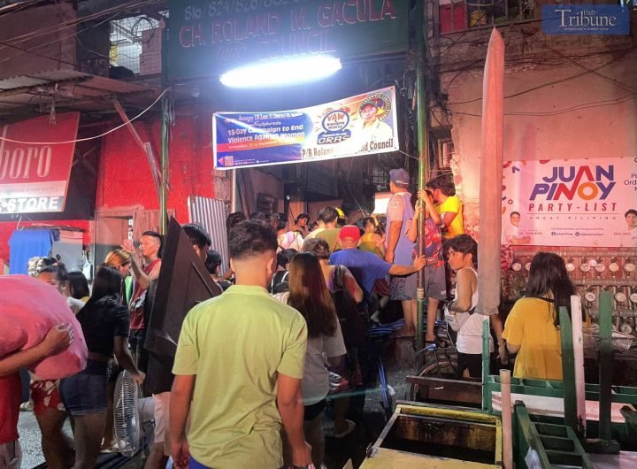 LOOK: Several residents of Manila have sought refuge on the sidewalks of Recto Avenue, near the Recto LRT Station, after a f*re engulfed a residential