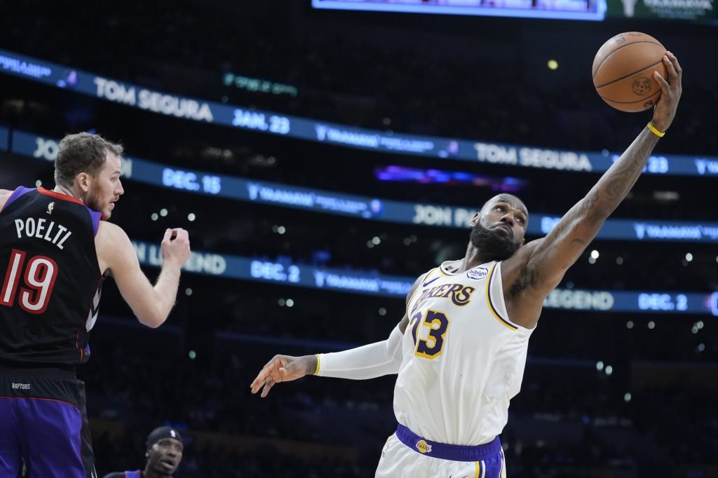 LeBron James Lakers beat Raptors NBA