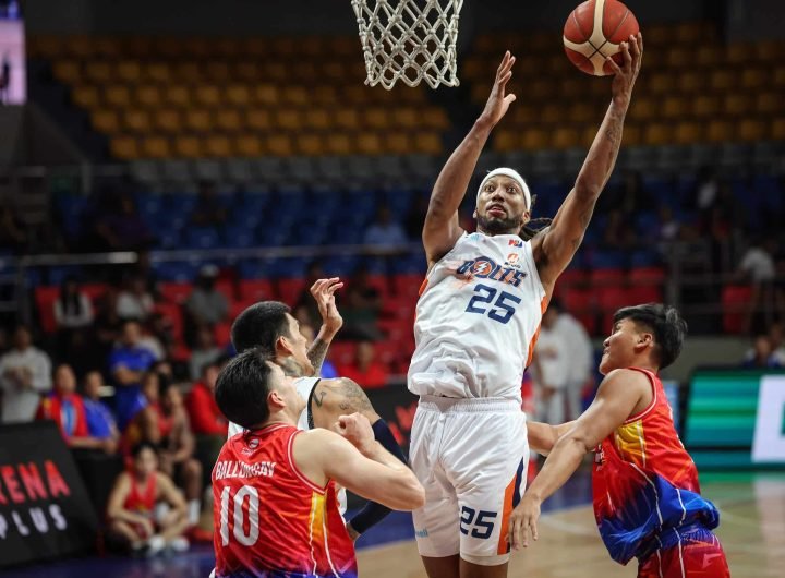 Akil Mitchell leads Meralco Bolts past Phoenix Fuel Masters in the PBA Commissioner's Cup.