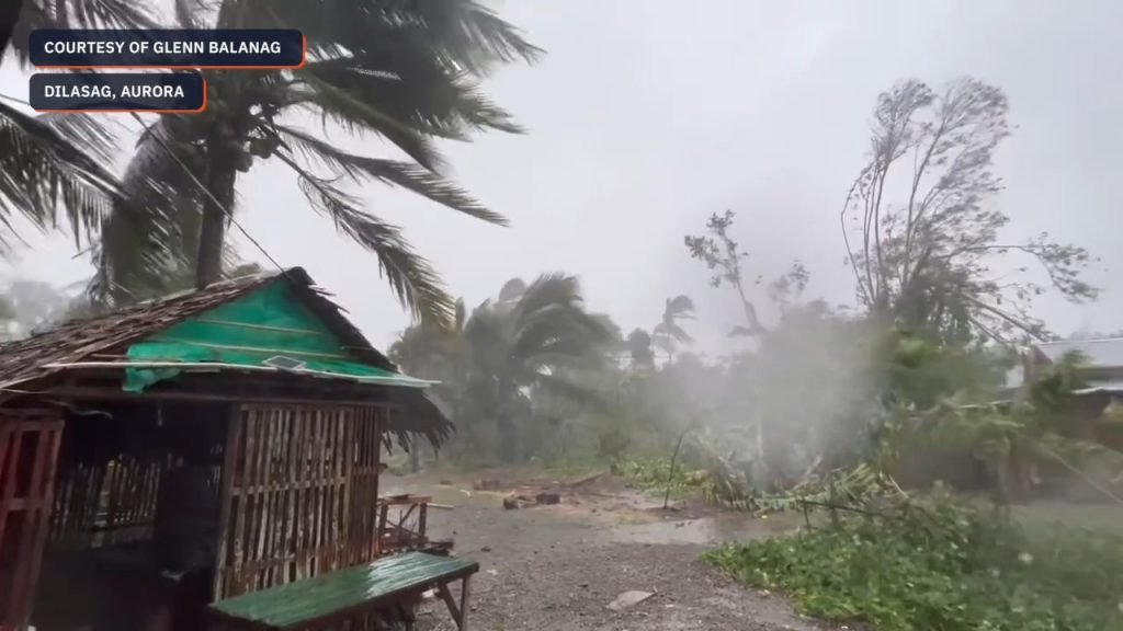 #NikaPH: Dilasag, Aurora, experiences strong winds and heavy rain as Typhoon Nika (Toraji) made landfall at 8:10 am on Monday, November 11, according