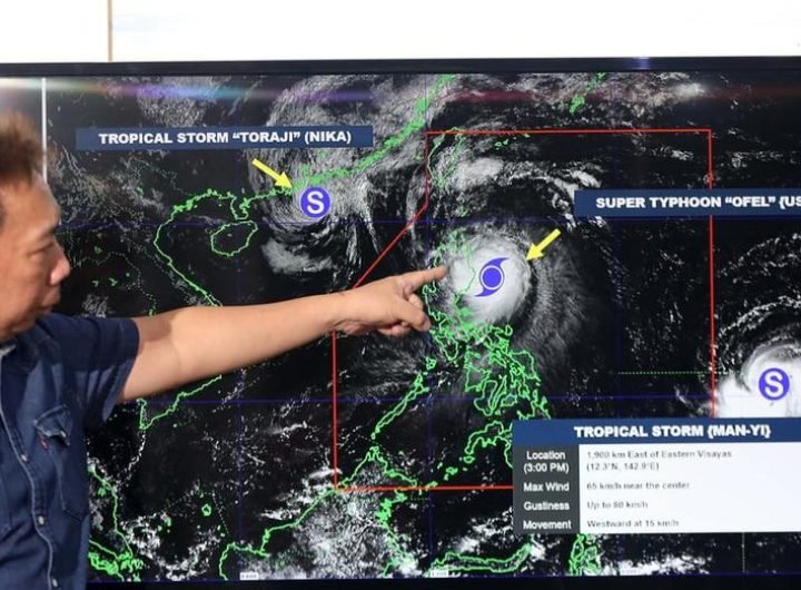 On Thursday, PAGASA weather specialist Reynaldo Lirios monitored the track of Super Typhoon Ofel at the main office in Quezon City. T