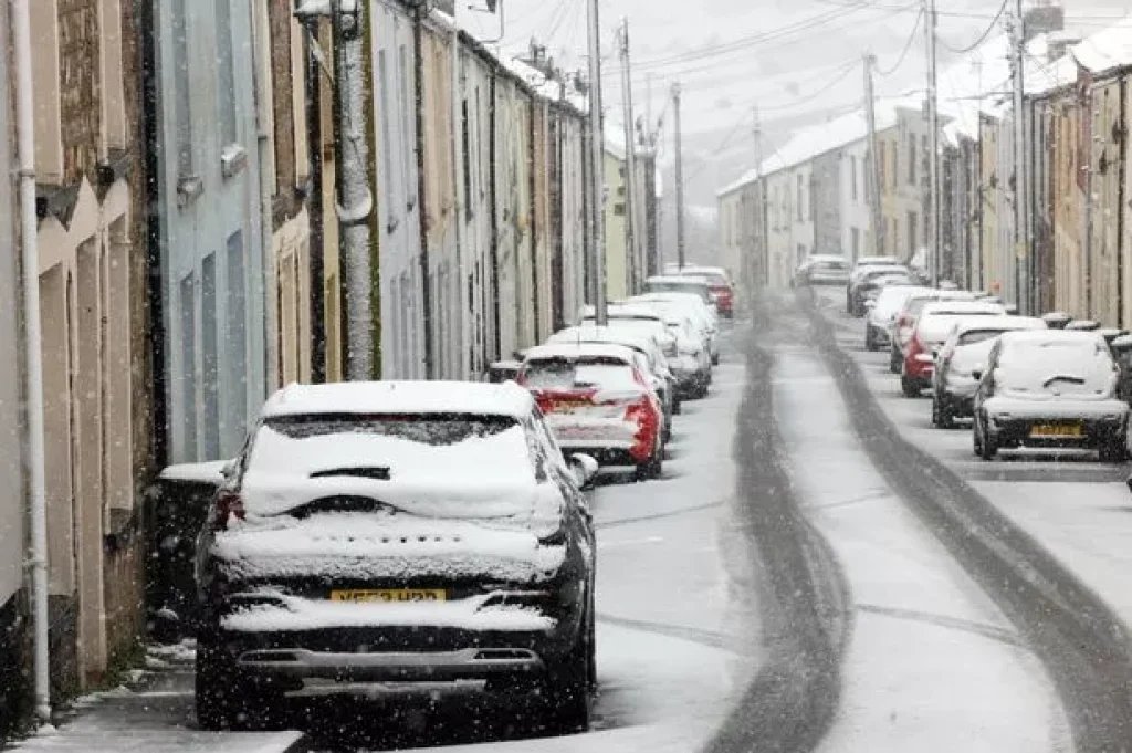 Snow and ice set to cause travel chaos during morning rush hour across UK