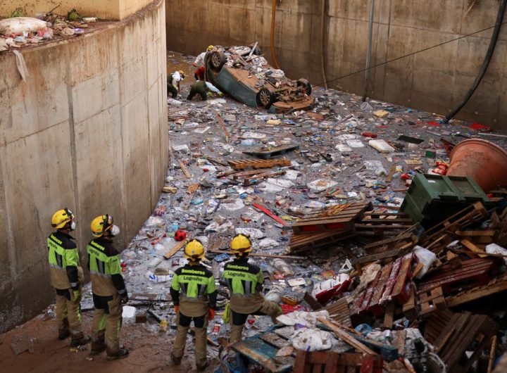 Spain floods latest: Dogs being used in search for missing people as ‘stick-wielding’ vigilantes patrol streets