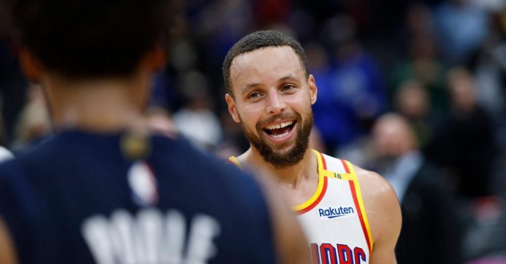 Stephen Curry returns from a three-game absence to lift the Golden State Warriors past the Washington Wizards and tie former teammate Jordan Poole wit