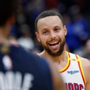 Stephen Curry returns from a three-game absence to lift the Golden State Warriors past the Washington Wizards and tie former teammate Jordan Poole wit