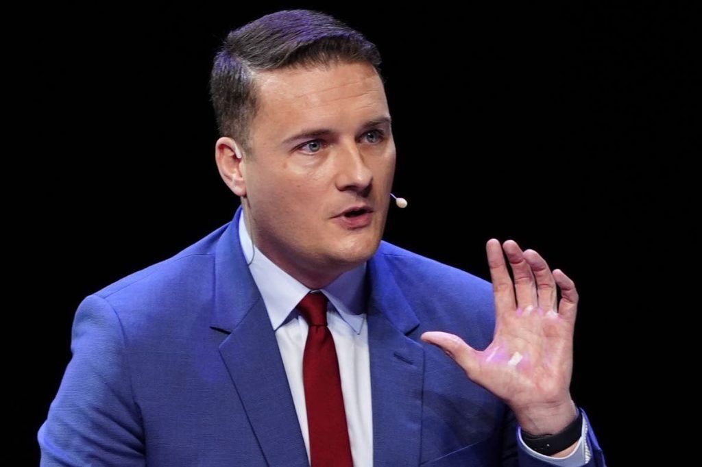 Streeting puts failing NHS fat cats in firing line as he warns service is ‘living on borrowed time’