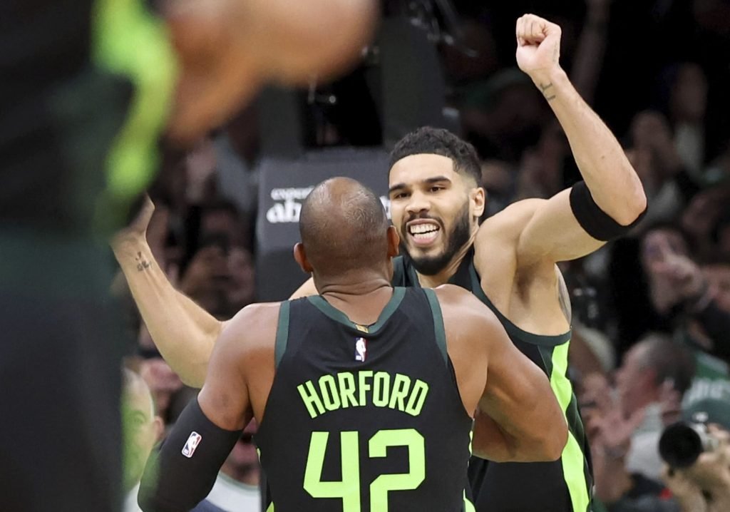 Tatum's buzzer-beating 3 lifts Celtics over Raptors in OT