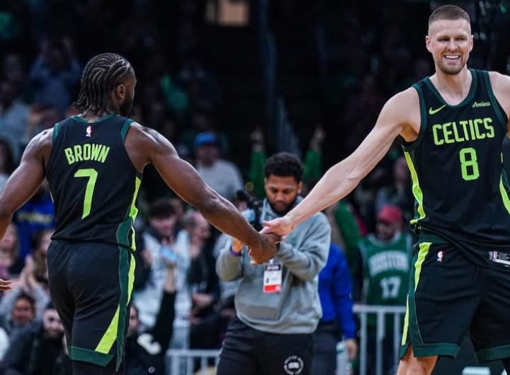 The Celtics tie the NBA record for three-pointers in a quarter as they claim their sixth straight win by giving the Clippers a 32-point romp