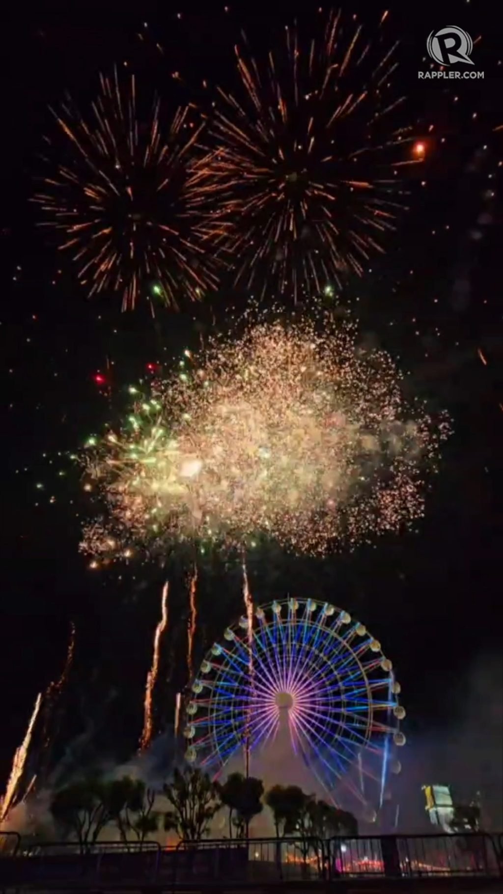 The Pampanga Eye was transformed into a giant lantern of hope as SM City Pampanga illuminated its 213-foot ferris wheel on Saturday, November 30.