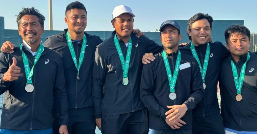 The Philippine men’s tennis team of AJ Lim, Eric Olivarez Jr., Francis Casey Alcantara, Ruben Gonzalez, PJ Tierro, and coach Joseph Lizardo power the