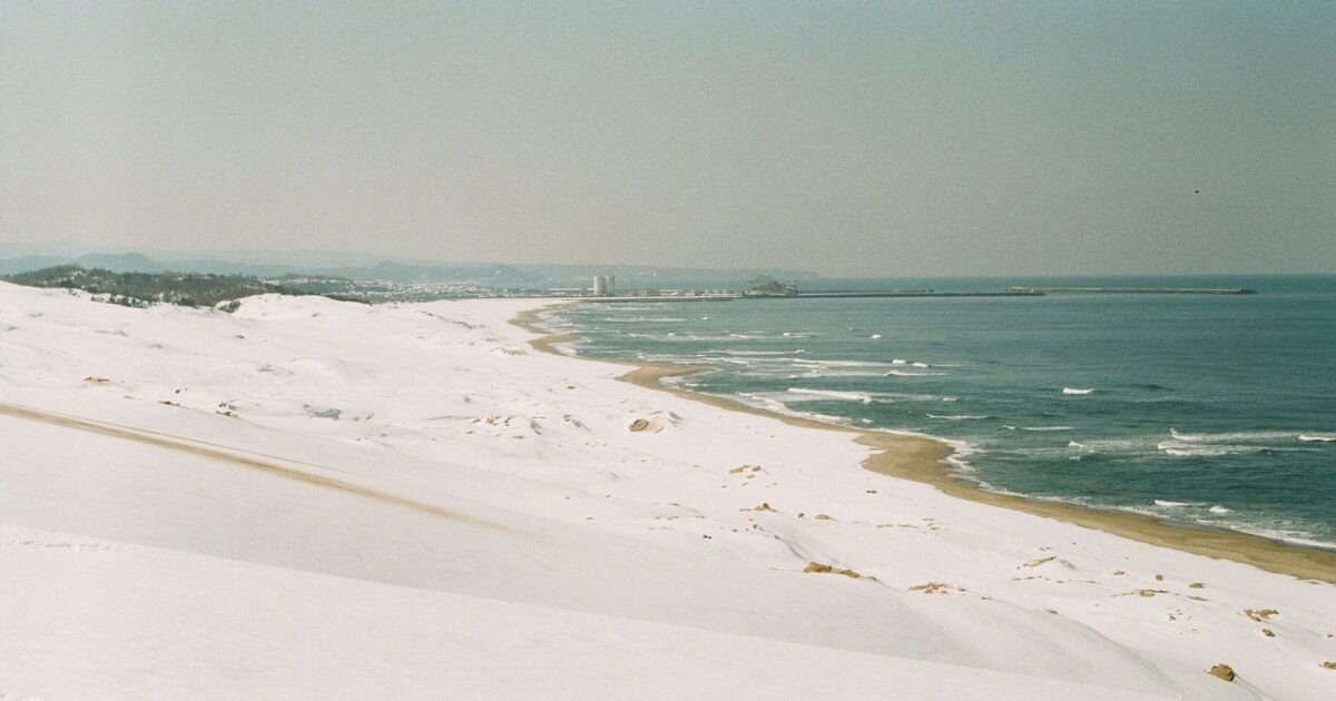 The bizarre beach in popular tourist country where sand, snow and sea meet | World | News