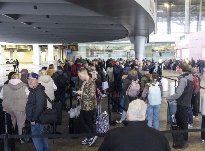 Travel chaos in Spain as tourists stranded 'on the runway' and airport flooded | World | News