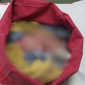 A n*wborn baby boy was ab*ndoned along Santol Road, at the corner of MacArthur Highway in Barangay Potrero, Malabon City, on Monday morning.