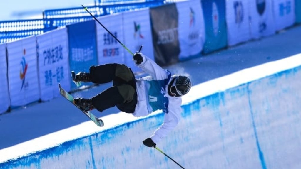 American Nicholas Goepper wins World Cup halfpipe event, Canada's Mackay 4th