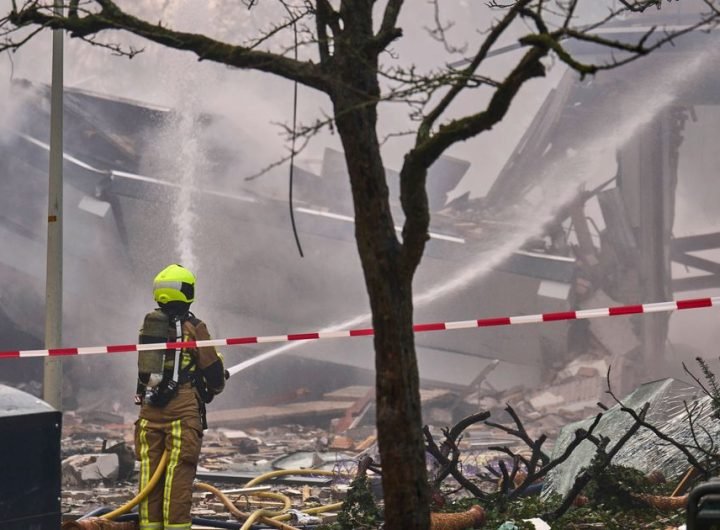 An explosion has caused several injuries and damaged apartments in the Dutch capital