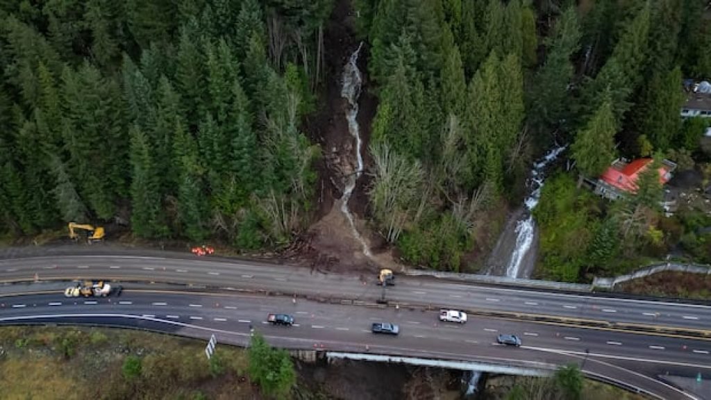 Body of 2nd missing person found after B.C. highway landslide